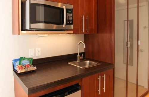 Saugatuck House | Napoli Suite: Contemporary Comfort in Central Location