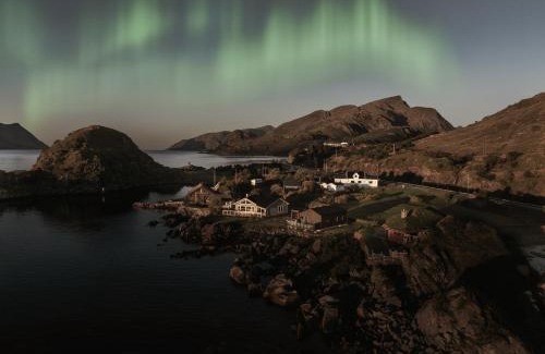 Flakstad House | Seaside Retreat: 4-Star Family-Friendly Haven