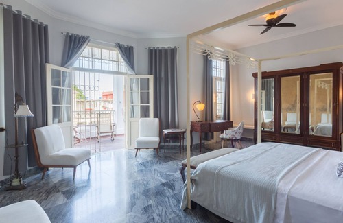Plaza de la Revolucion Hotel | Discover Napper by Rottenberg: 4-Star Ocean View Retreat