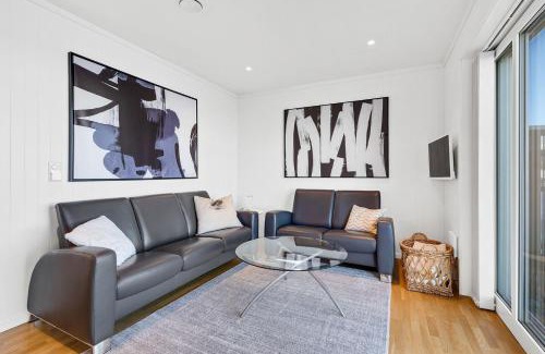 Vestvagøy House | Pet-Friendly Nappstraumen Seafront Cabin with High Ratings