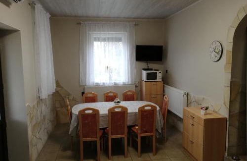Zsorifurdo House | Discover Napraforgó Vendégház: Family-Friendly Retreat