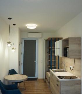 Fonyod Bed & Breakfast | Pet-Friendly Napsugár Club with Ocean View & Private Beach