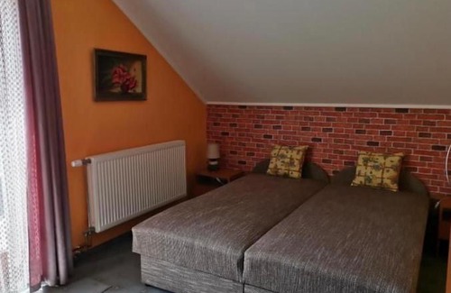 Ujkigyos House | Cozy Napsugár Vendégház: Family-Friendly with Breakfast