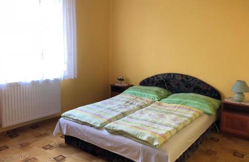 Kehidakustany House | Cozy Napsugár Vendégház with Oceanfront Amenities