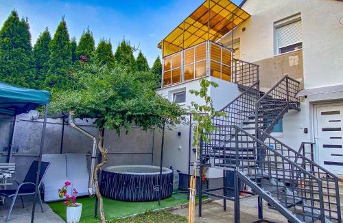 Zsorifurdo Apartment | Guest Favorite: Napsugár vendégház with Hot Tub & Pet-Friendly
