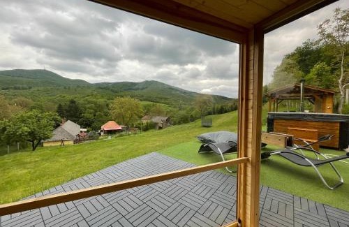 Satoraljaujhely Apartment | Relax at Napsugár Vendégház - Pet-Friendly Retreat with Spa