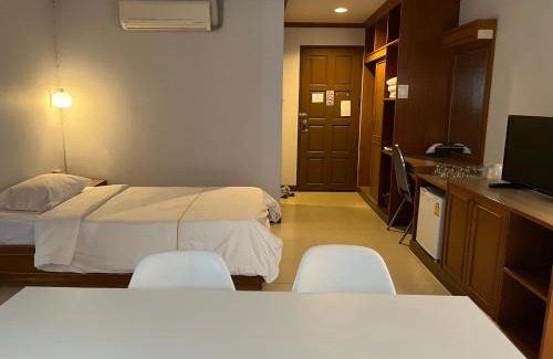 Chai Badan Hotel | Discover Naraigrand Hotel: Family-Friendly 5-Star Retreat