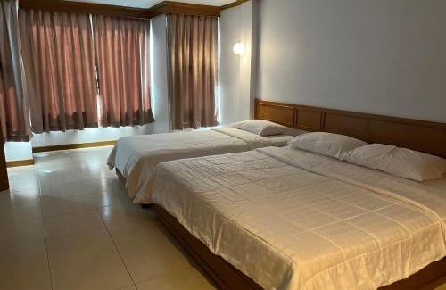 Chai Badan Hotel | Discover Naraigrand Hotel: Family-Friendly 5-Star Retreat