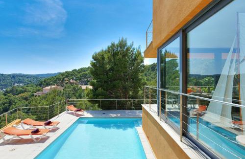 Tamariu House | Experience Naranja: Oceanfront Bliss for Family Getaways