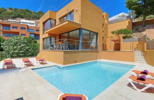 Tamariu House | Experience Naranja: Oceanfront Bliss for Family Getaways