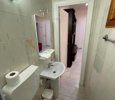 Altavilla Milicia Apartment | Relaxing Retreat at Naranji House: Child-Friendly Getaway