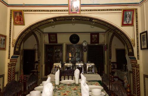 Mahansar Hotel | Discover Narayan Niwas Castle: Pet-Friendly Stay with Breakfast