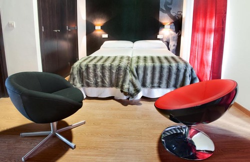 El Cerro de Andevalo House | Discover Narayana Casa Camilo: Pet-Friendly Comfort Awaits