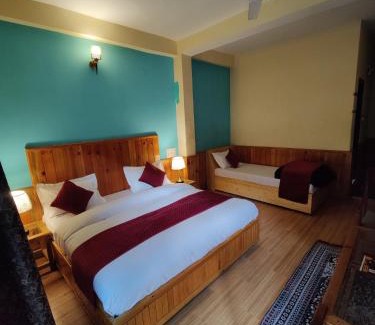 Kasol Hotel | Pet-Friendly Narayana Guest House with Pool & Restaurant