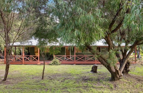 Prevelly House | Cozy Narda Beach House - Steps from Gorgeous Shoreline