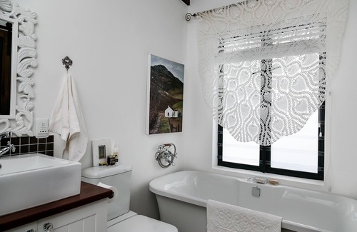 Knysna House | Discover Narnia Guest House: Ocean Views & Pool Access
