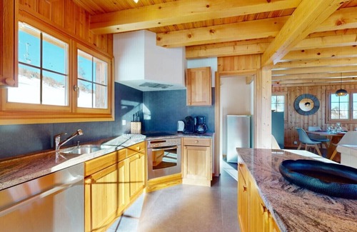 Vex Ski Chalet | Narnia Ski In & Out Chalet for 14, Rated Perfect 10/10