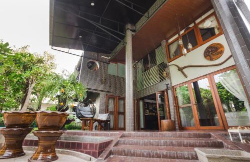 Phra Khanong Bed & Breakfast | Top-Rated Narra House Sukhumvit58 with Kitchen Amenities