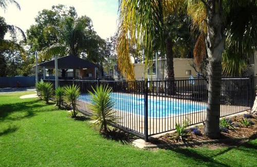 Narrabri Hotel | Discover Narrabri Motel & Caravan Park with Pool and Ocean View