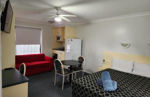 Narrabri Hotel | Discover Narrabri Motel & Caravan Park with Pool and Ocean View