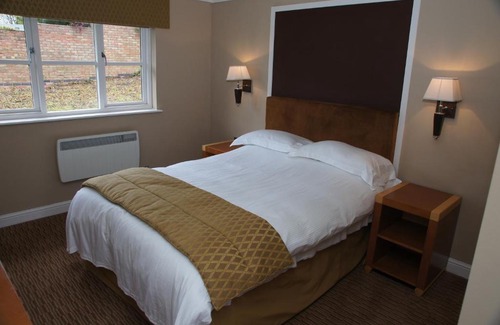 Loddington Hotel | Welcoming Narrowboat at Weedon: Family-Friendly Retreat