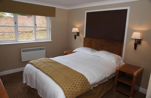 Loddington Hotel | Welcoming Narrowboat at Weedon: Family-Friendly Retreat