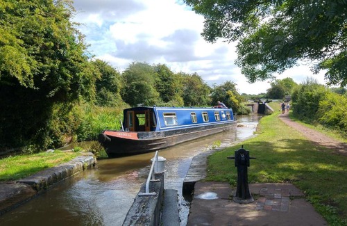 Aldermaston Wharf Boat Rental | Enjoy a Unique Narrowboat Canal Holiday Experience
