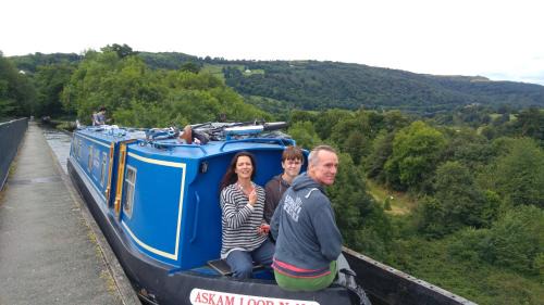 Aldermaston Wharf Boat Rental | Enjoy a Unique Narrowboat Canal Holiday Experience