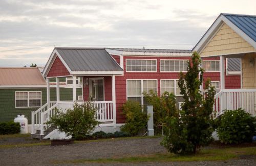 Trenton Resort | Cozy Narrows Too Loft Cottage with Ocean View & Pool