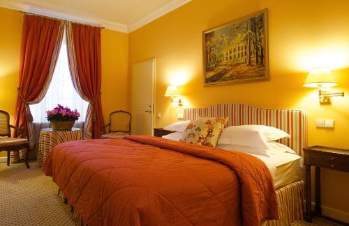 Old Town Hotel | Indulge at NARUTIS Hotel: 5-Star Spa & Pool Retreat