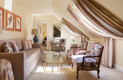 Old Town Hotel | Indulge at NARUTIS Hotel: 5-Star Spa & Pool Retreat