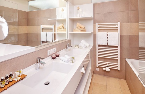 Bad Aussee Hotel | Relaxing Retreat: Narzissen Vital Resort Bad Aussee Awaits