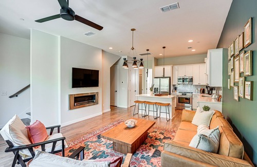 Whitebridge House | Pet-Friendly Nashville Townhouse with Private Deck Awaits!