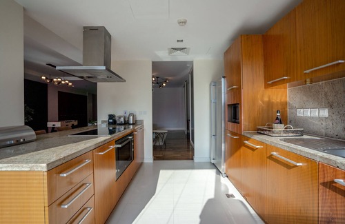 DIFC Apartment | Elegant Nasma Luxury Stays at Limestone House with Spa & Pool