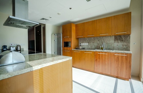 DIFC Apartment | Elegant Nasma Luxury Stays at Limestone House with Spa & Pool