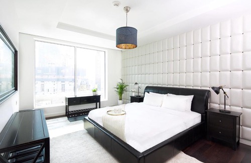 DIFC Apartment | Elegant Nasma Stays at Limestone House with Pool & Hot Tub