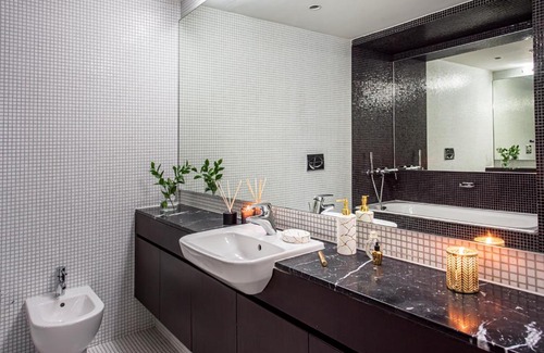DIFC Apartment | Elegant Nasma Stays at Limestone House with Pool & Hot Tub