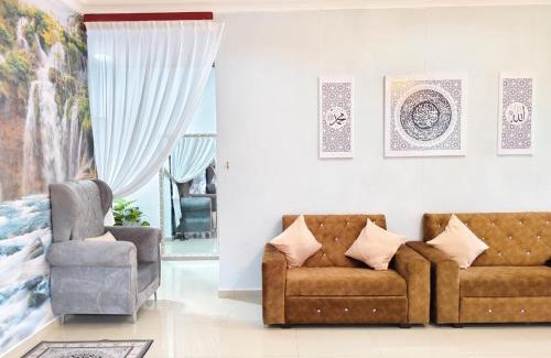 Temerloh House | Relax at Homestay Temerloh Nasuha with Pool & Netflix