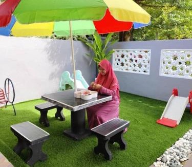 Temerloh House | NASUHA HOMESTAY 1 TEMERLOH Semi-D House, 2 Bedroom, 3 Bathroom, 3 Unit Aircond, Free Wifi and Netflix, Near Hospital with Private Pool