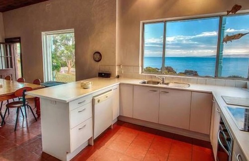 Willoughby Other | Experience Nat's Homestead - Historic Clifftop Getaway
