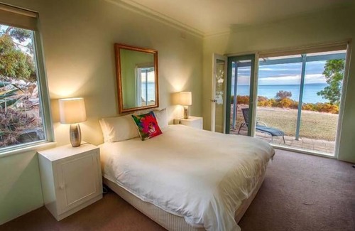 Willoughby Other | Experience Nat's Homestead - Historic Clifftop Getaway