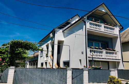 Zakarpats'ka oblast House | Top-Rated Natalia Vendeghaz: Pet-Friendly with Breakfast