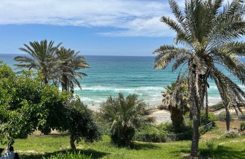 Netanya Apartment | Relax at Appartement Bellevue with Oceanfront Pool Views