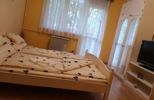 Oroshaza Apartment | Natasa Apartman: Guest Rated 9.7, Pet & Child Friendly Stay