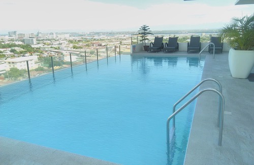 Mabolo Apartment | Affordable Stay at Natchel's Place with Pool & Kitchen