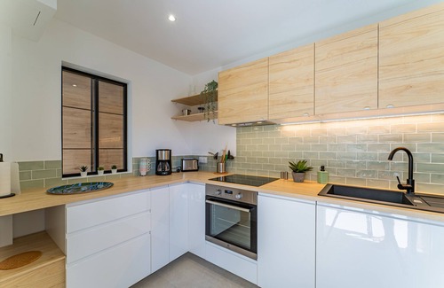 Arcachon Apartment | Discover Nathaniel: 5-Minute Stroll to the Beach