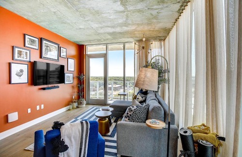 Rainey Street Historic District House | Experience Natiivo Austin II: Family-Friendly Retreat