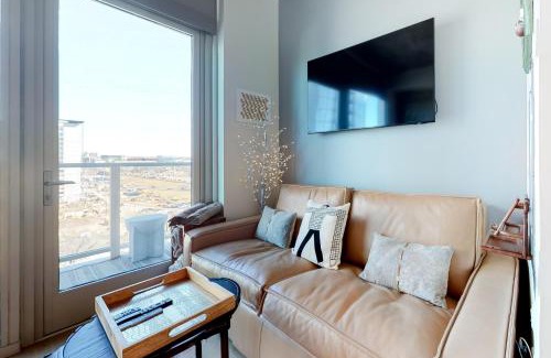 Rainey Street Historic District Apartment | Relax at Natiivo: 4-Star Gem with Pool and Family Appeal