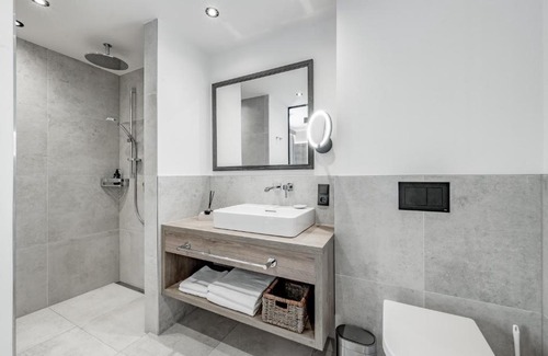 Laengenfeld Apartment | Pet-Friendly Nativo Bergaparts with Hot Tub & 10/10 Rating