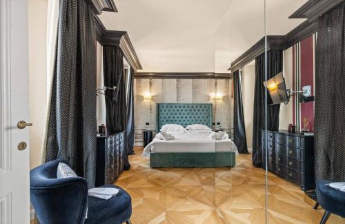 Duomo Apartment | Elegant Florence Apartment with Hot Tub & 9.9/10 Rating